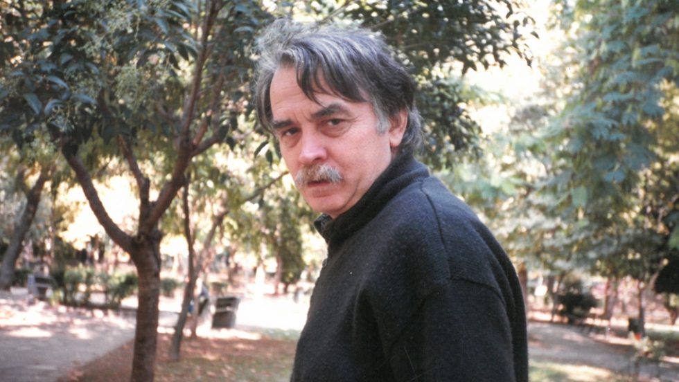 Η κεντρική φωτογραφία της έκθεσης: «Αυτό το βλέμμα είναι η επιτομή του Λάκη Παπαστάθη», μας είπε ο επιμελητής της έκθεσης, Γιώργος Σκεύας